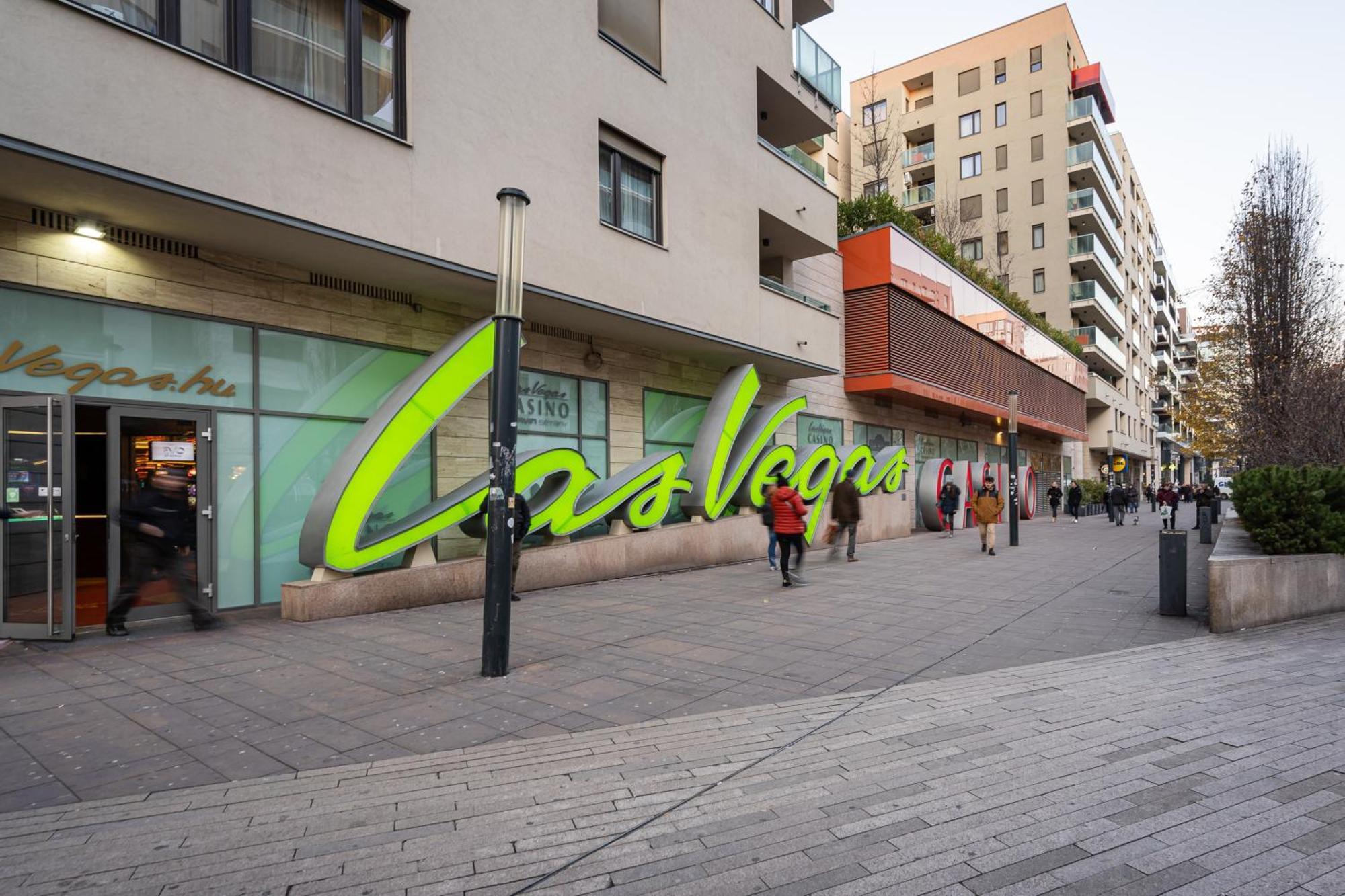 Corvex With Balcony Apartment
